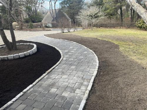 Paver walkway with Cobblestones edge